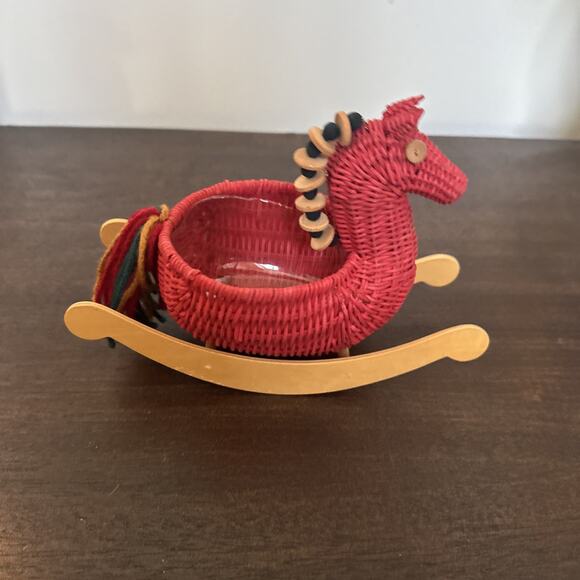 Avon Vintage Wicker Red Rocking Horse Yarn Tail Christmas Basket Trinkets Kitsch - Picture 1 of 14